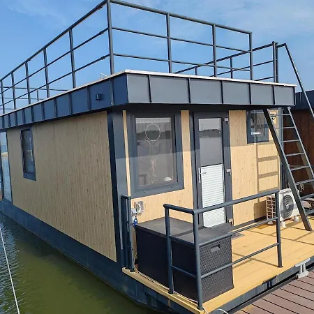 Ezuest Csuka Апартаменты Абадсалок